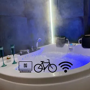 Jacuzzi&bike Apartment, Kraków