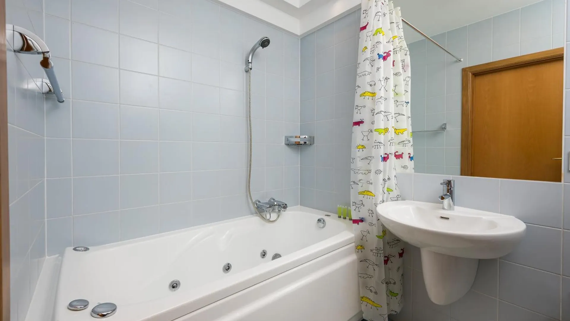 Metro Imielin 2-Bedroom Apartment Warszawa