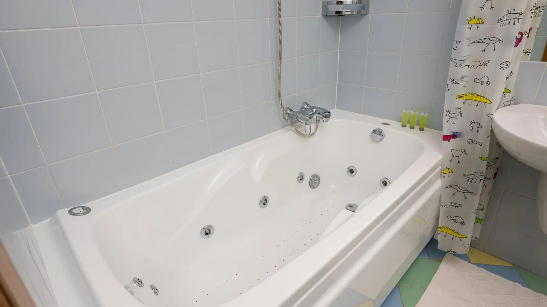 Metro Imielin 2-Bedroom Apartment Warszawa
