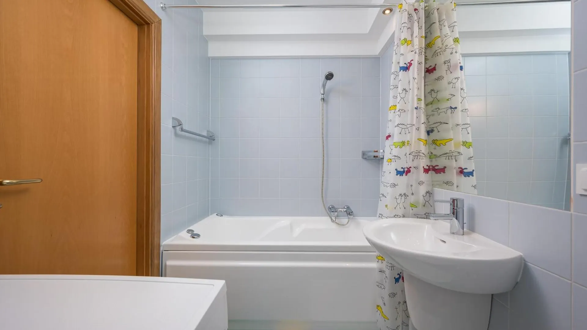 Metro Imielin 2-Bedroom Apartment Warszawa Polska
