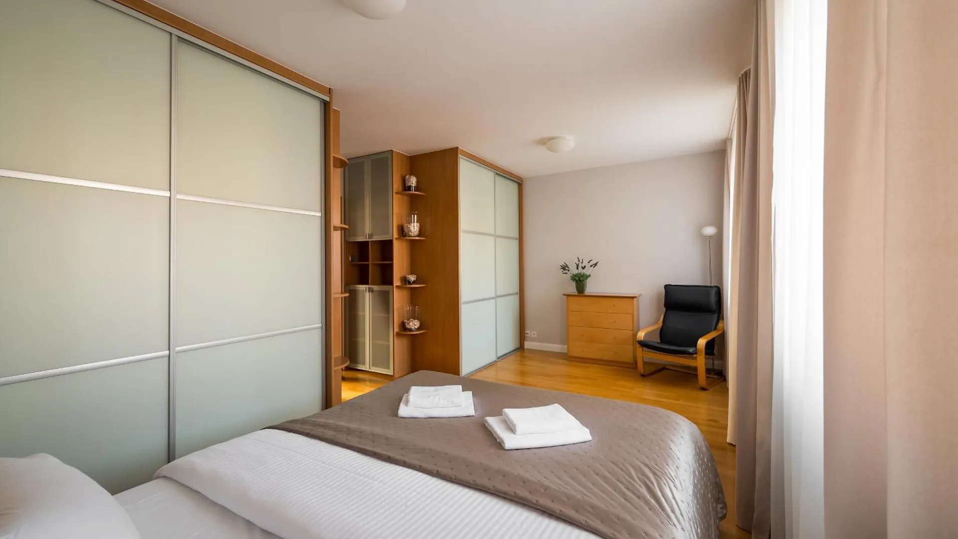 Metro Imielin 2-Bedroom Apartment Warszawa