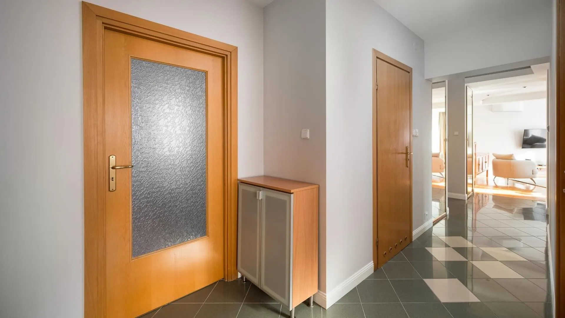 Metro Imielin 2-Bedroom Apartment Warszawa Polska