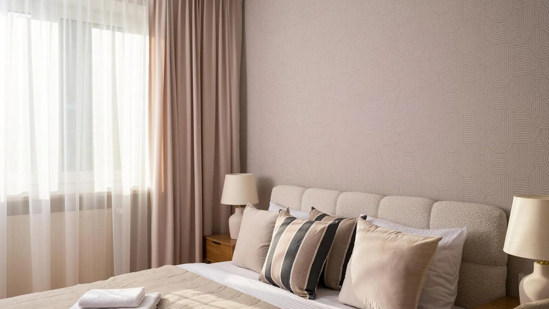 Metro Imielin 2-Bedroom Apartment Warszawa