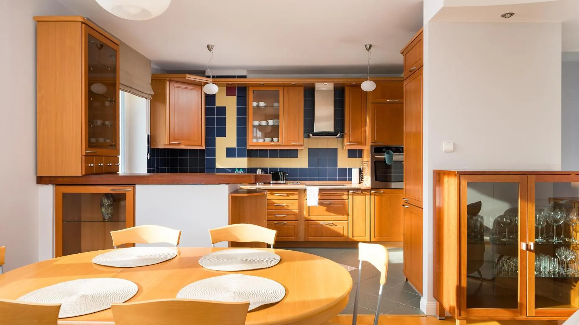 Metro Imielin 2-Bedroom Apartment Warsaw 0*,